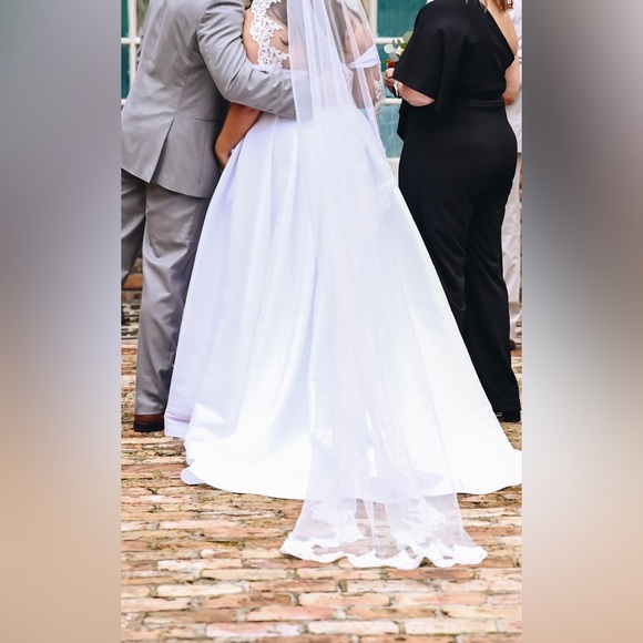 Astrid and Mercedes white satin wedding dress - Picture 7 of 8